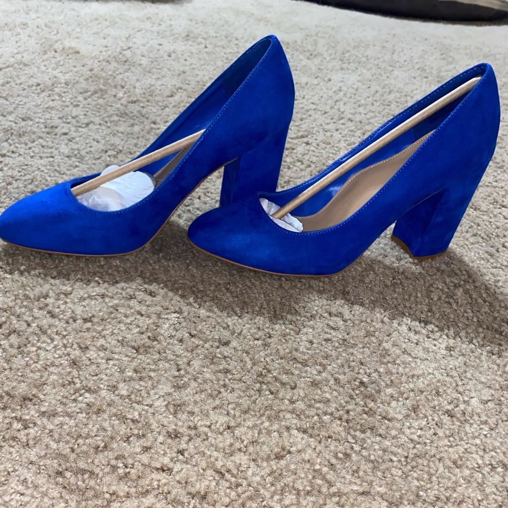 Brand new suede blue pumps